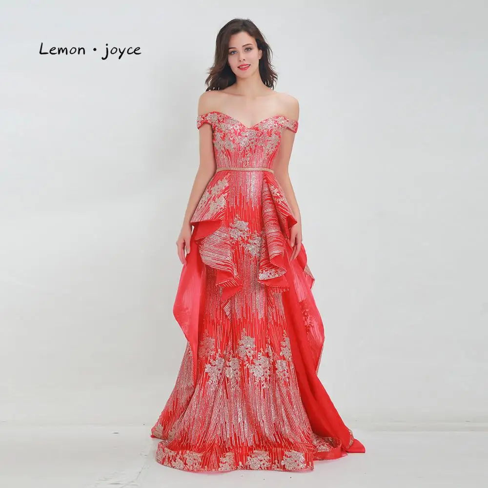 Женское длинное вечернее платье красное трапециевидной формы с открытыми