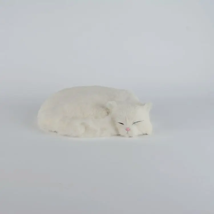Милый белый игрушечный котенок из полиэтилена и меха, модель спящего кота в подарок 27x6x20 см 0892