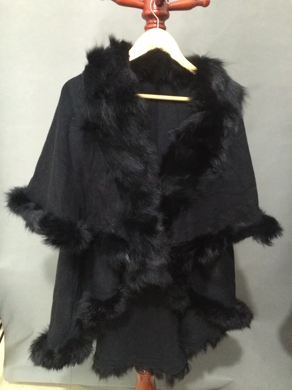 Шаль с бренд Fox Fur Trim черный шарф кашемировый женский жилет со скидкой распродажа
