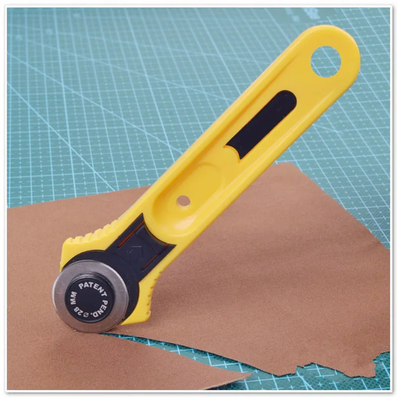 28 мм круглая огранка желтого цвета вращающееся лезвие для резки лоскутного шитья