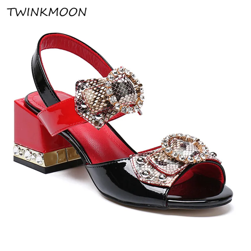 Босоножки со змеиным принтом женские пикантные босоножки с пряжкой на блочном