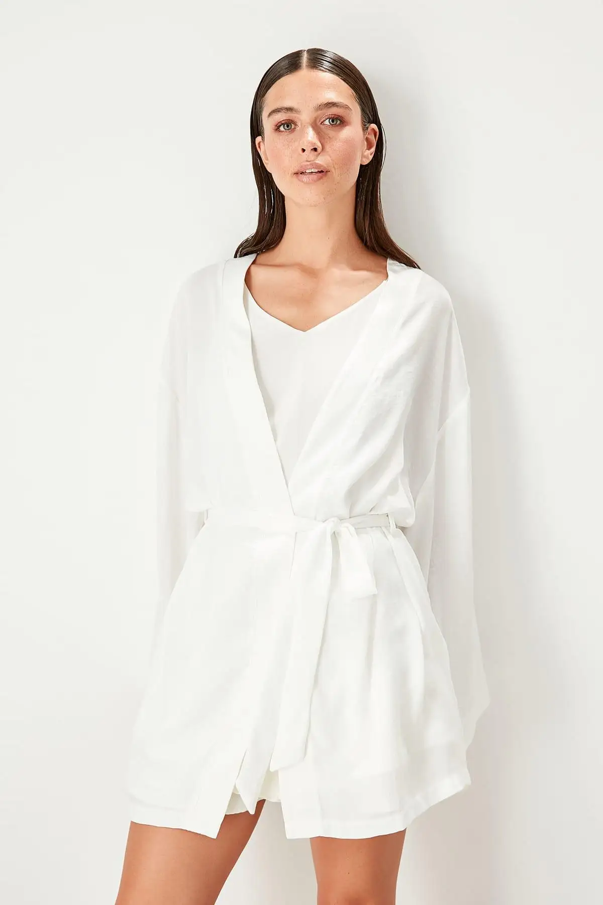 Trendyol Ecru Bride Embroidered Kimono TPRSS19WR0161 |