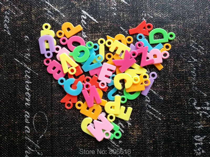 Пластиковые акриловые бусины в стиле алфавита разных цветов 20 мм 2000 шт./лот