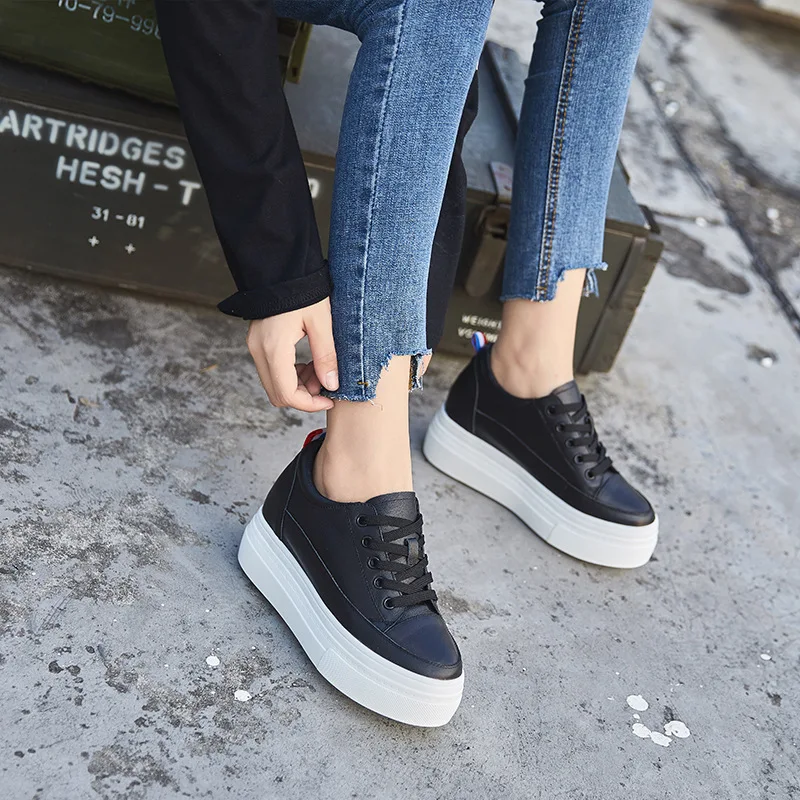 Маленькие белые туфли коллекция 2018 года сезон осень новая кожаная дышащая