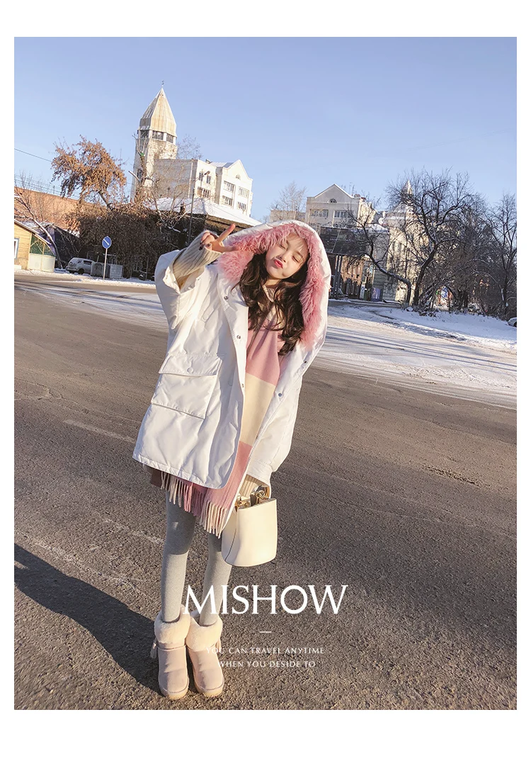Mishow Модное длинное пуховое пальто с капюшоном и вышивкой на спине с мехом на капюшоне MX17D8824