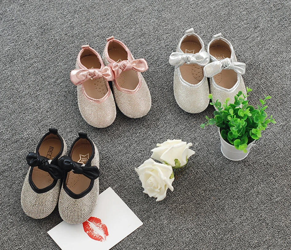 Туфли на каблуке мультяшный. Christian louboutin lady peep. Туфли малодетские шаговита модель 2305. Франсуа пино обувь 18 век. Туфли в школу.