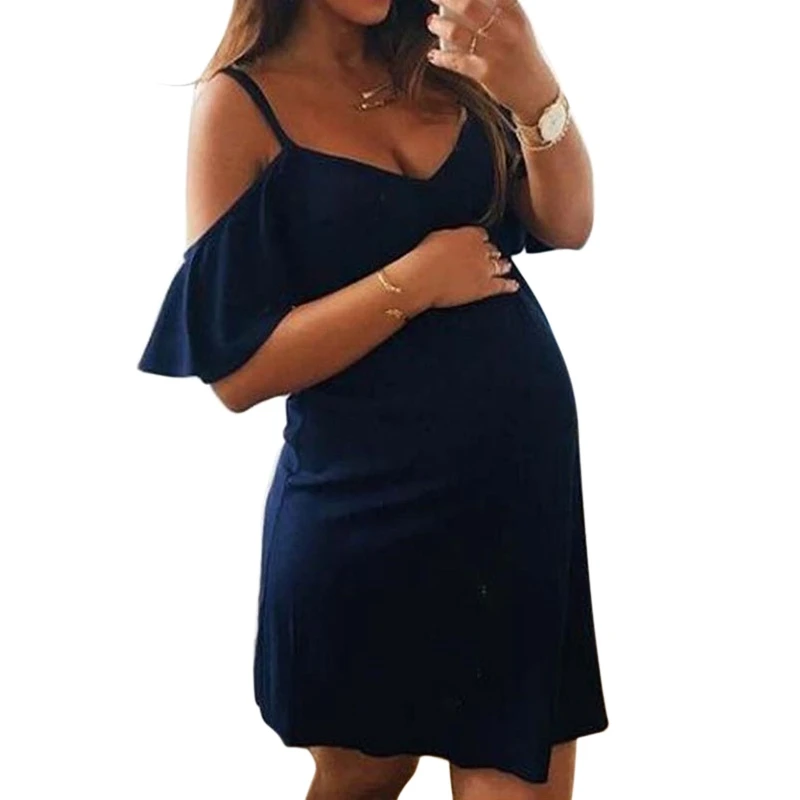 Модное летнее платье для беременных с открытыми плечами и оборками фотография