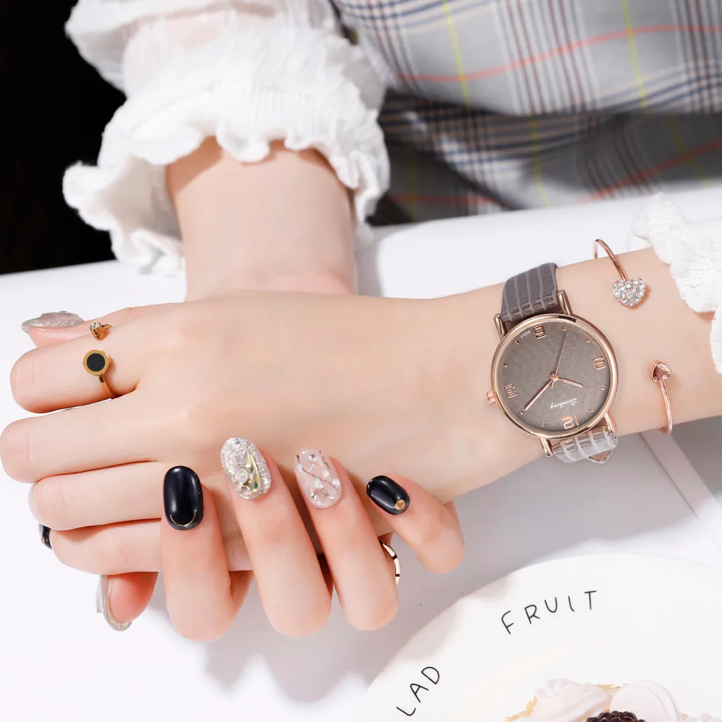 Женские часы модные простые плоские без циферблата с ремешком кварцевые Laides