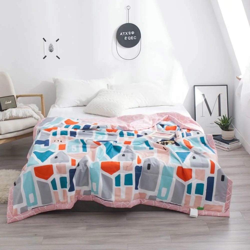 Разноцветное геометрическое тонкое летнее стеганое одеяло кондиционер
