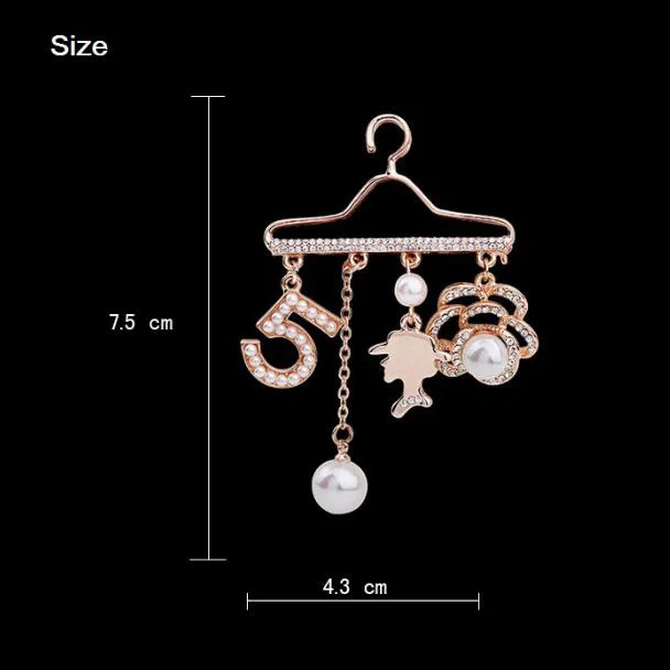 Top Fashion 5 Queen Portrait Pearl Hanger C Brooch Pin Rhinestone Scarf Broches Plated Rose Gold Brooches for Women Lady | Украшения и