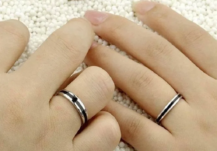 Цена за пару серебро Цвет Черный Крест Пара Anneaux Lover обручальное кольцо