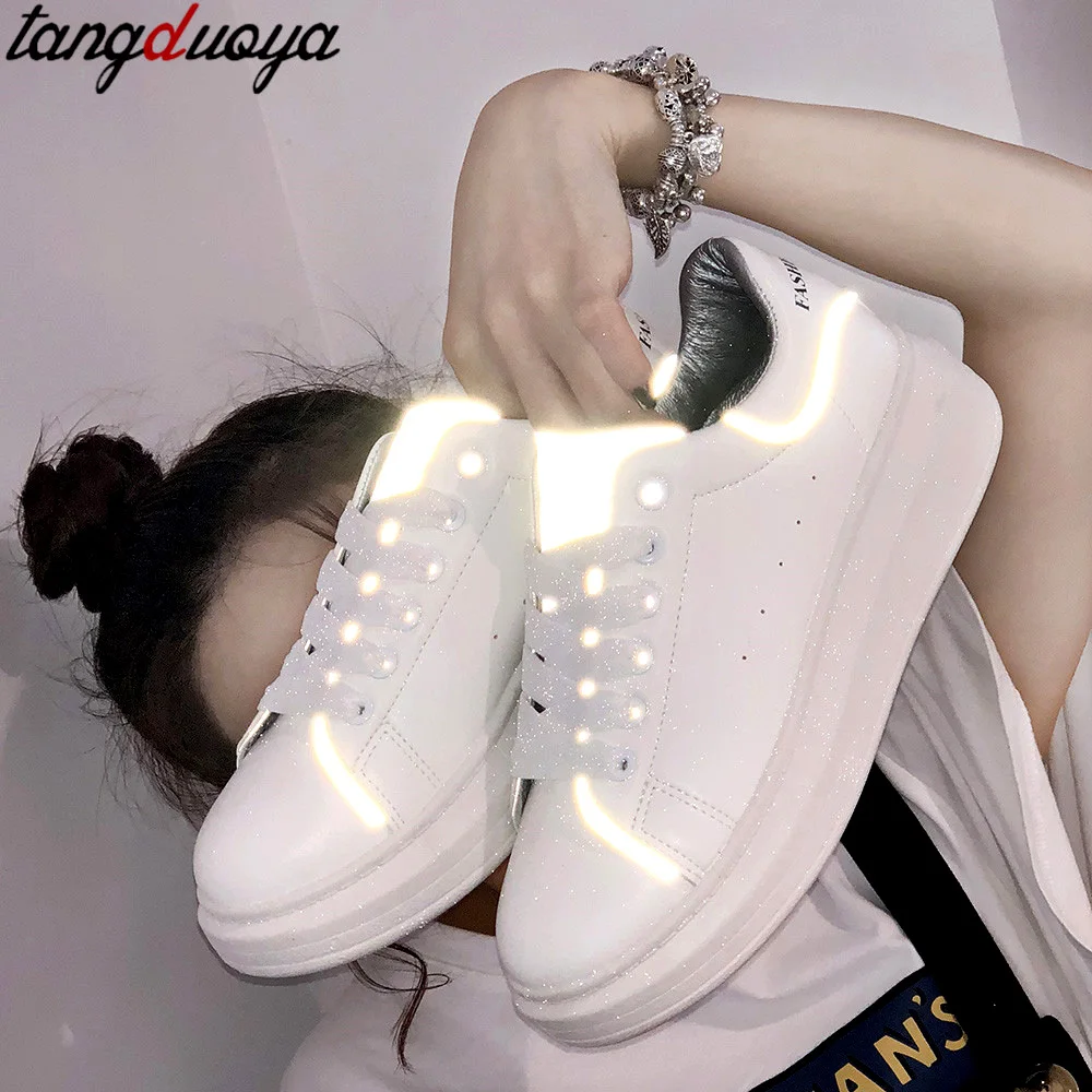 Женская повседневная обувь модные кроссовки на танкетке из искусственной кожи