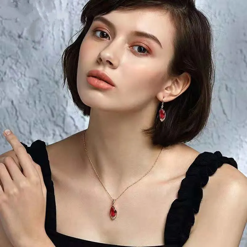 Серьги женские длинные аристократические из серебра 9-5 пробы с красными