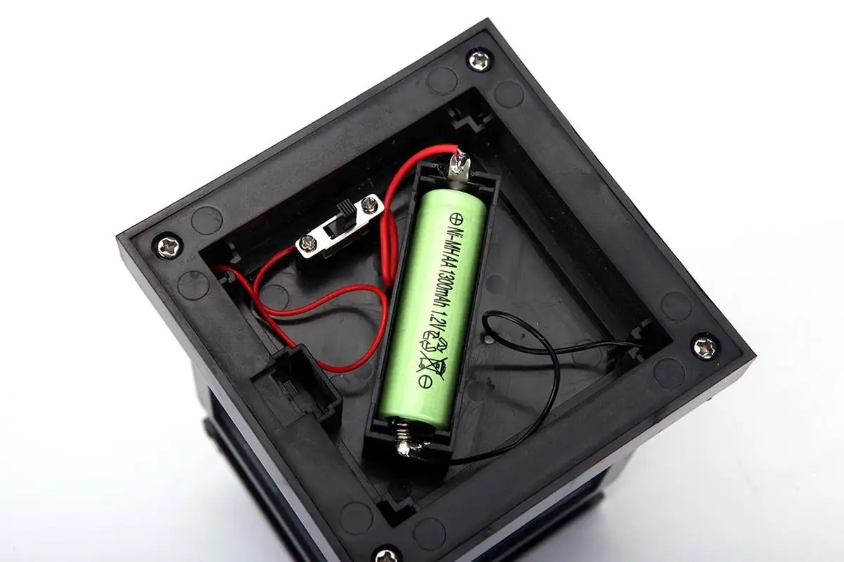 Светодиодная лампа на солнечной энергии для украшения сада |