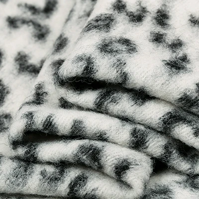 

Fashion Black and White Leopard Print Fabric Knitted Woolen Overcoat Clothes