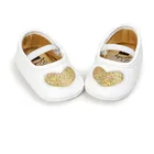 Туфли на мягкой подошве для новорожденных девочек, пинетки принцессы с надписью LOVE для первых шагов, обувь для малышей