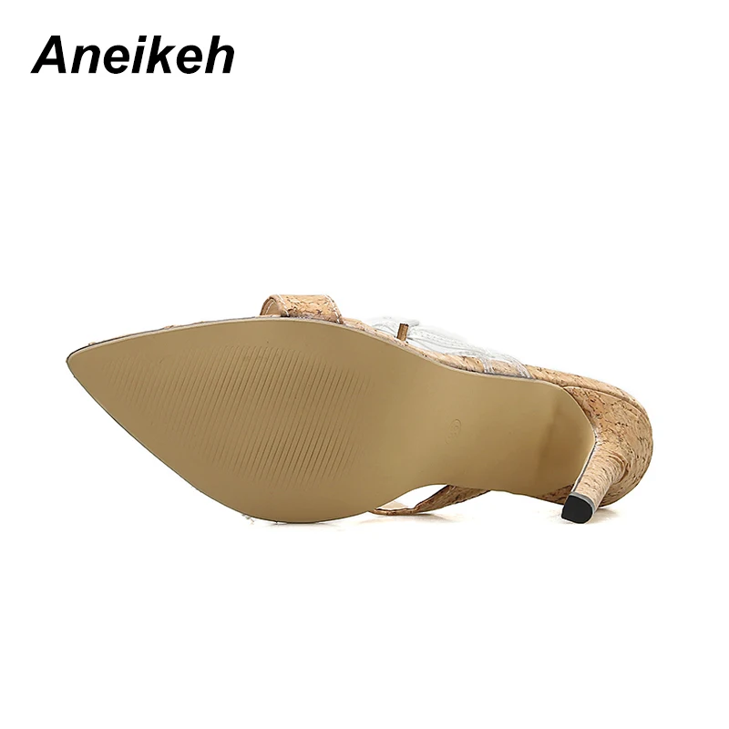 Aneikeh/прозрачные тапочки из ПВХ с перекрестными ремешками, с острым носком, украшенные пряжкой, пикантные шлепанцы на высоком каблуке с деревянным лицевым покрытием, босоножки с открытой пяткой