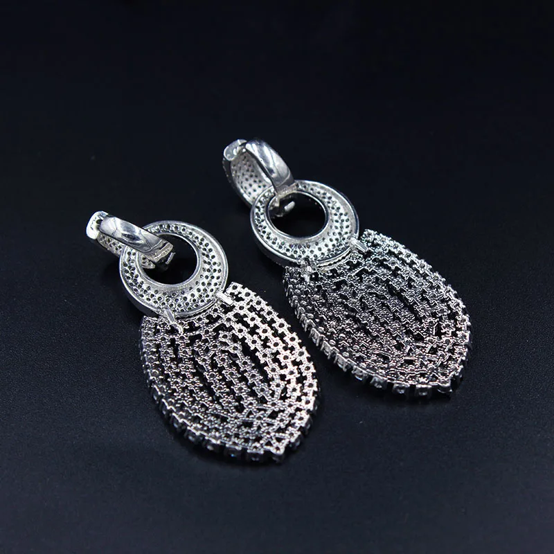 Серьги-подвески женские из белого золота с фианитами LD121007 | Украшения и