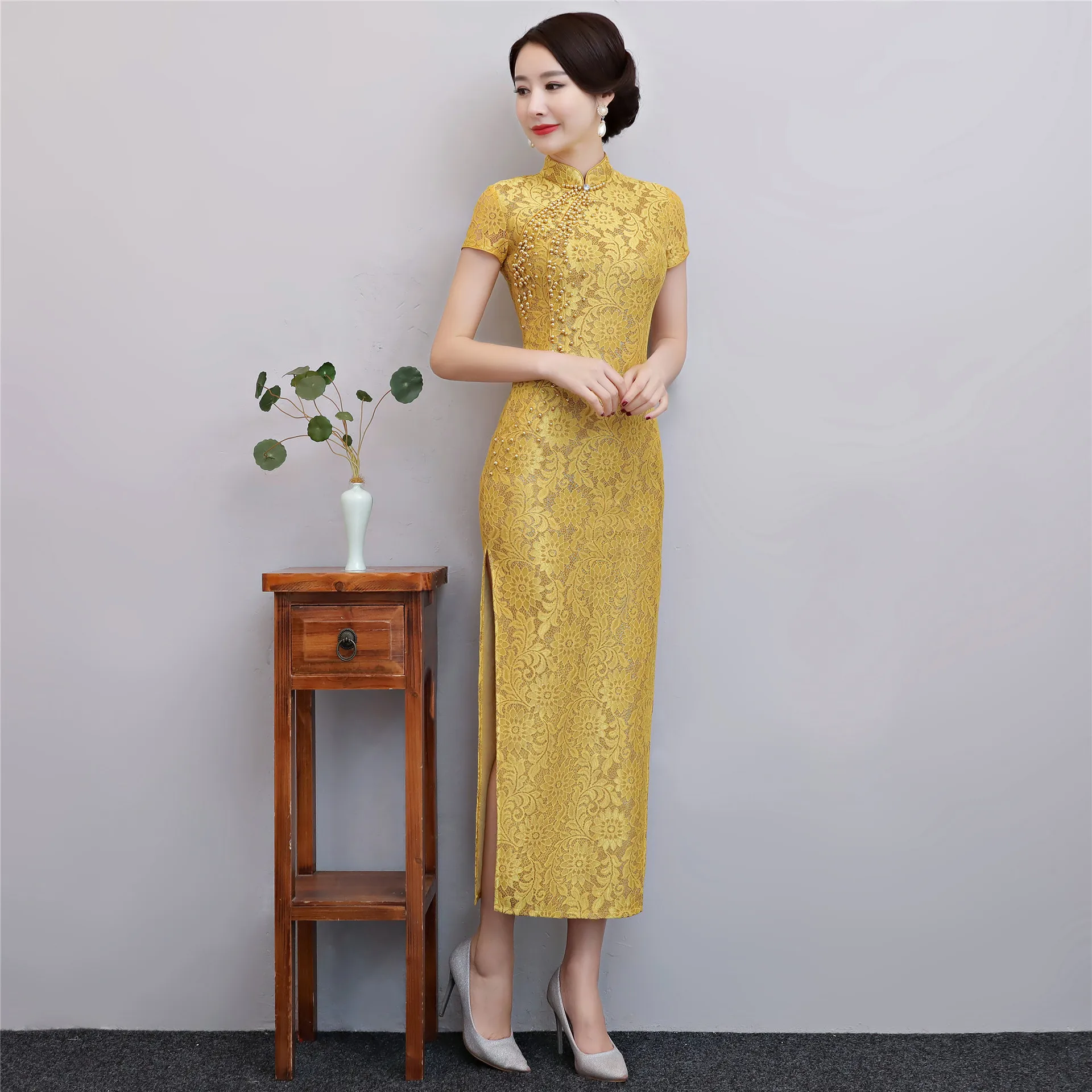 Золотой Розовый, красный, желтый Для женщин новинка элегантные Cheongsam кружева Сексуальная Китайский Стиль вечернее платье новые женские тонкий Qipao - Цвет: Золотой