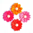 120 шт.лот 4 см 17 цветов искусственная атласная лента цветок + центр с жемчугом для детей девочек аксессуары для волос тканевые цветы для повязок на голову