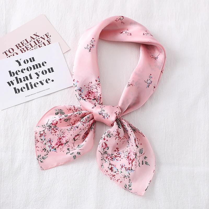 Красивый цветочный принт маленький квадратный размер 70 см на женские шарфы