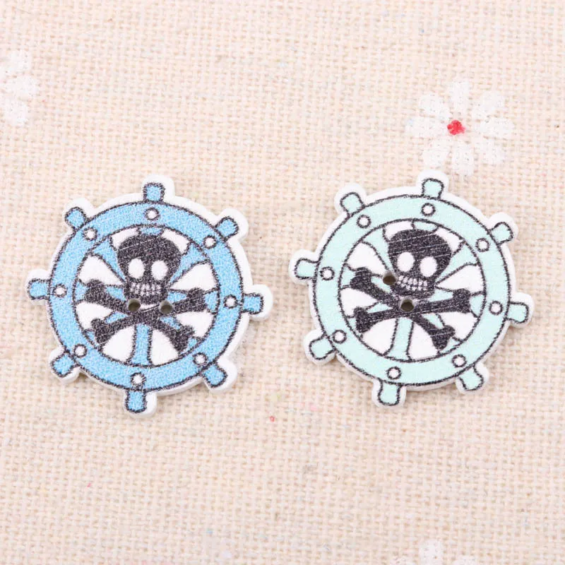 20 шт./партия деревянные пуговицы череп и руль 2 отверстия для шитья на Хэллоуин