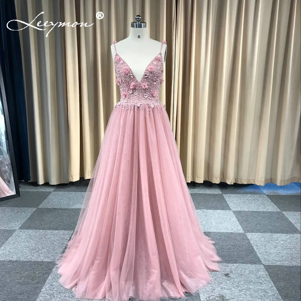 Женское вечернее платье на бретельках розовое длинное с открытой спиной и