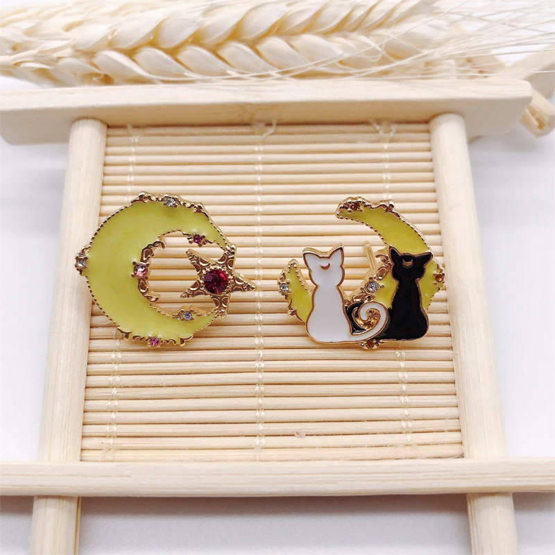 Японская эмалированная брошь в мультяшном стиле желтая луна животное черная