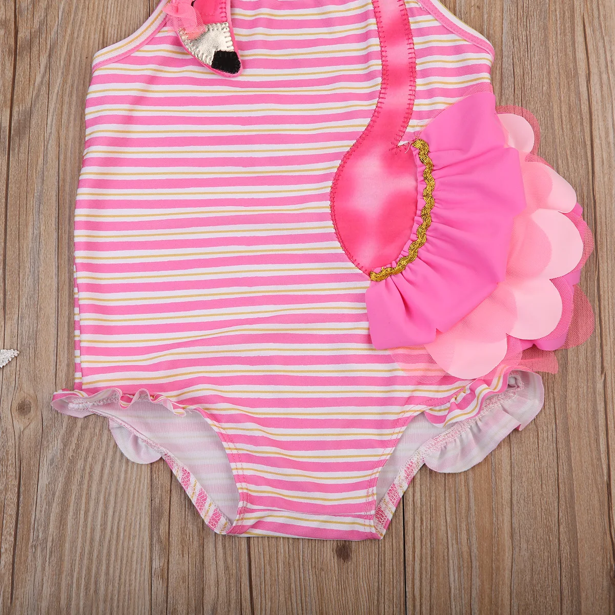 Восхитительный детский купальник для девочек новинка 2017 в полоску с оборками и