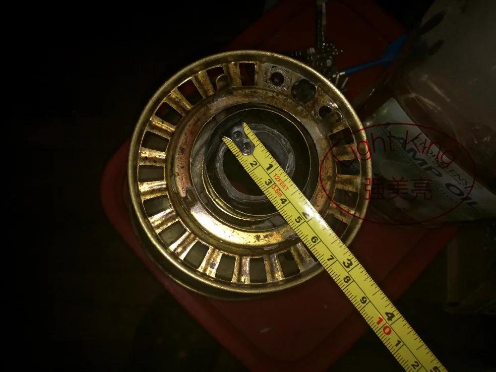 Классический центральный черновик лампы для более старых масляных ламп хлопок