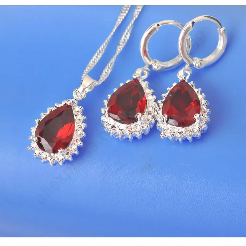 Женский ювелирный комплект из колье и серёг серебра 925 пробы | Украшения