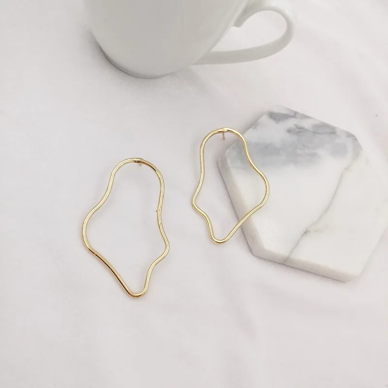 Simple Design Twisted Geometric Earrings for Women Fashion Hollow Out Big Stud New Brincos Christmas Gifts A-Y8 | Украшения и
