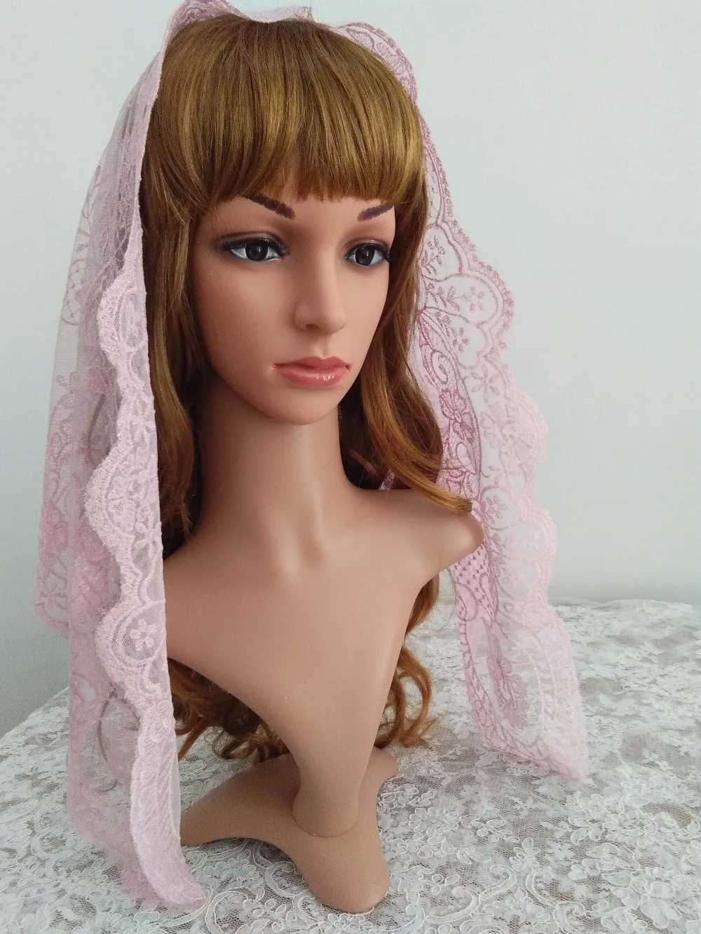 Розовая Фата с вышивкой кружевная в стиле часовни католическая |