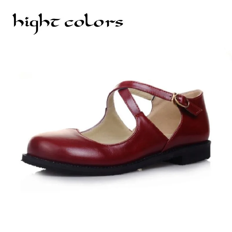 Женская обувь на плоской подошве с круглым носком и перекрестными ремешками