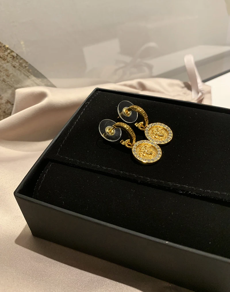 2019 модные брендовые новые серьги с золотыми шипами женские аксессуары для