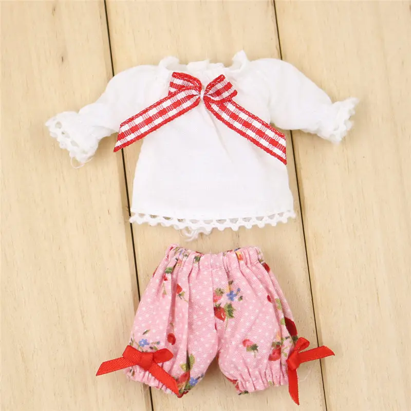 like the picture Наряды для Middie Blyth doll, рубашка с короткими рукавами и короткие штаны, бандана для волос, носки, костюм для BJD 20 см - Цвет: like the picture