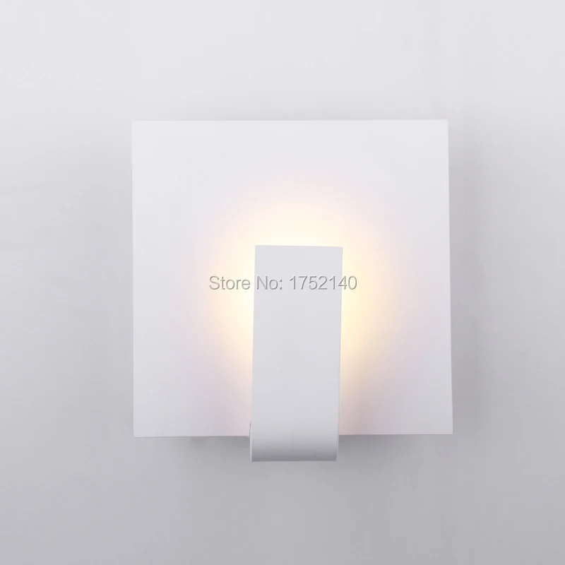 Минималистичное итальянское настенное бра с круглым/квадратным дизайном.