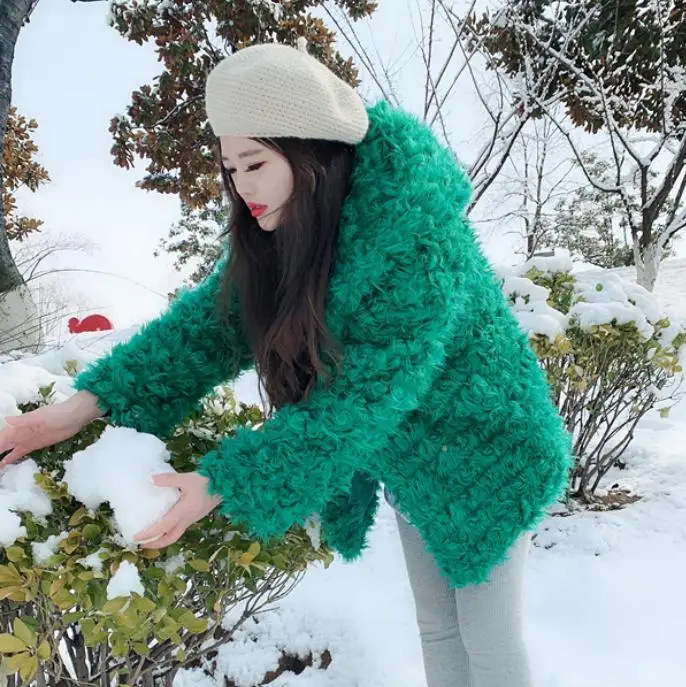 Женская осенне зимняя зеленая куртка с капюшоном из искусственного меха