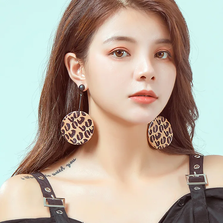 Леопардовые деревянные висячие серьги модные пикантные круглые длинные