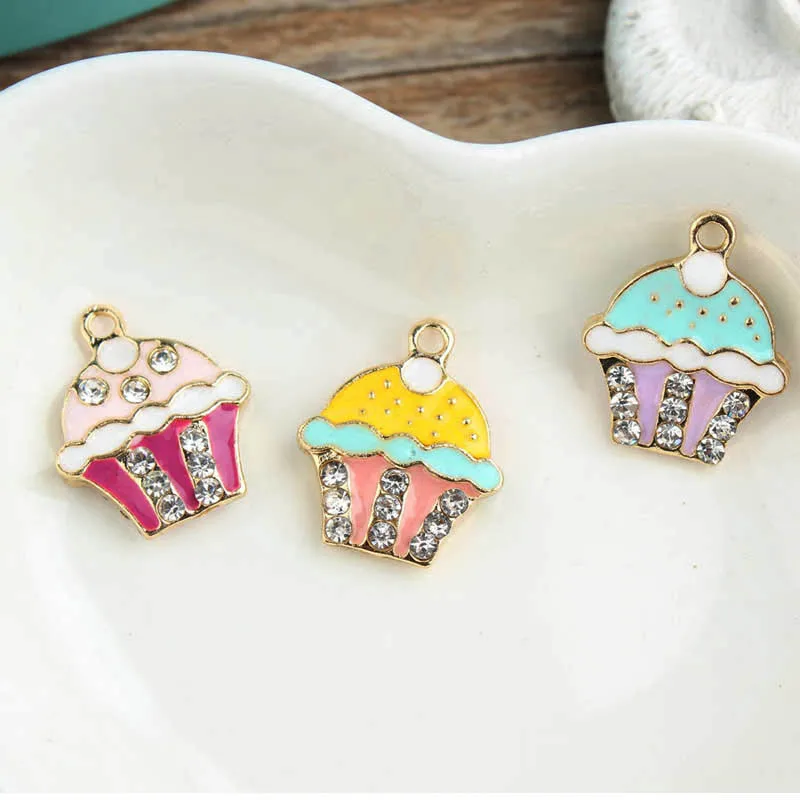 10 шт./лот ювелирных изделий сплава торт браслет кулон эмаль Талисманы DIY Интимные