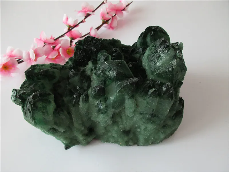 Уникальный натуральный зеленый кристаллический кластер фотоэлемент