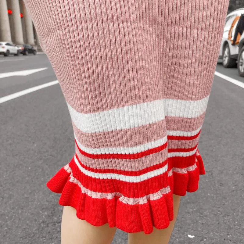 Платье PERHAPS U женское трикотажное в полоску облегающее элегантное до колен с