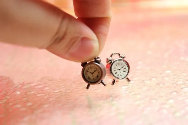 

1:12 Cute MINI Dollhouse Miniature Alarm clock
