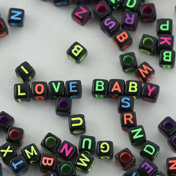 Оптовая продажа 6 мм черный флуоресцентный цвет Алфавит буквы акриловые