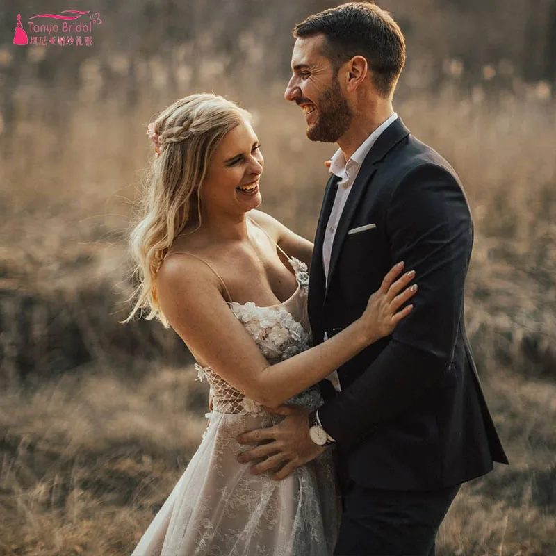 Кружевное свадебное платье трапециевидной формы элегантное бальное цвета