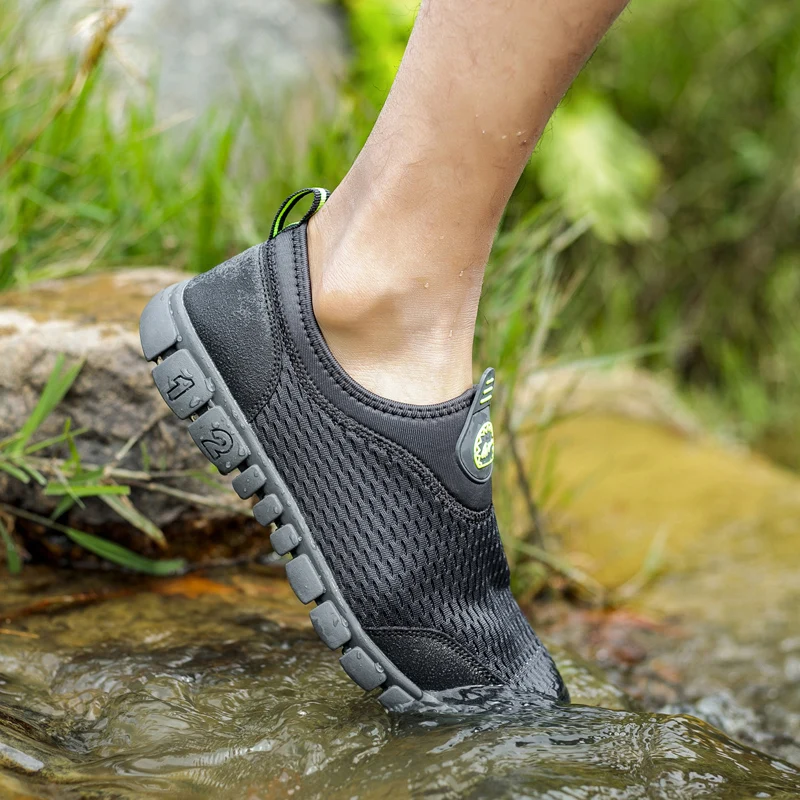 Новая мужская сетчатая обувь большие размеры 46 летняя модная дышащие слипоны на