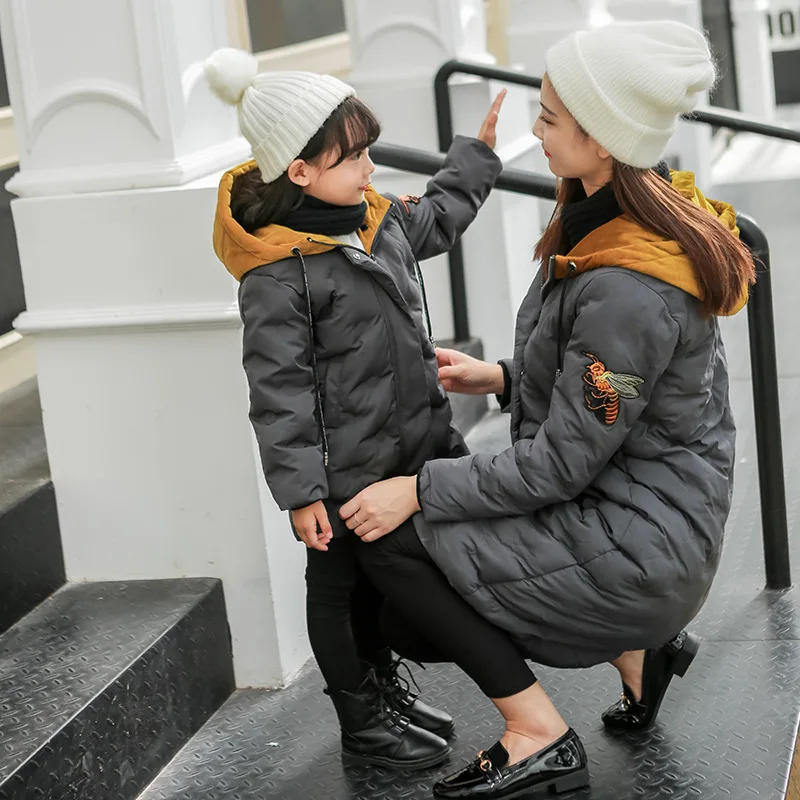 Зимняя одежда для мамы и дочки 2018 хлопковые куртки наряды ребенка подходящий