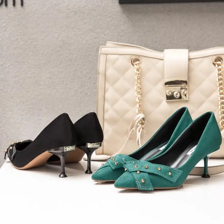 Зеленые черные замшевые женские туфли на высоком каблуке с шипами перекрестной