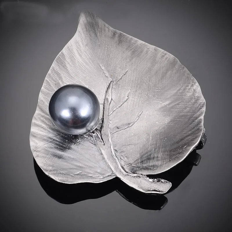 Винтажный с серебряным покрытием Броши листками брошки белый серый имитация