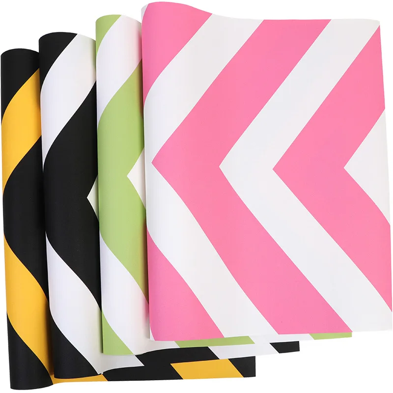 

Nordic Geometric Curve Wave Black and White Striped Wallpaper Bedroom Living Room Bar Clothing Shop Industrial Wind Wallpaper